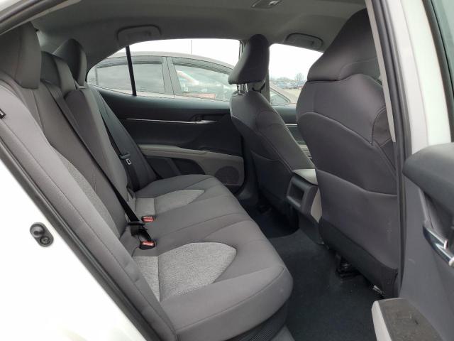 Toyota Camry Le Image 7