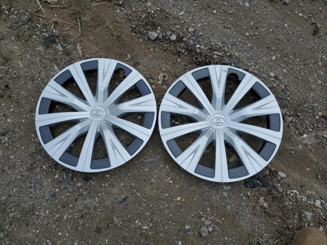 Toyota Camry Le Image 9