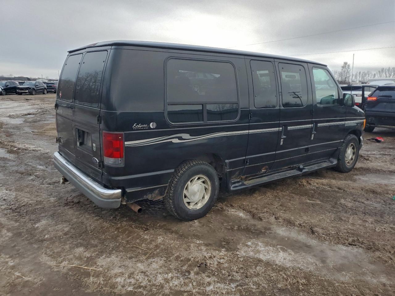 Ford Econoline E150 Van Image 9