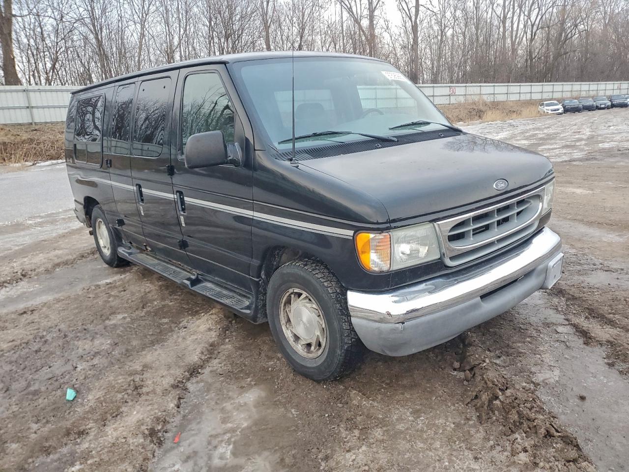 Ford Econoline E150 Van Image 3