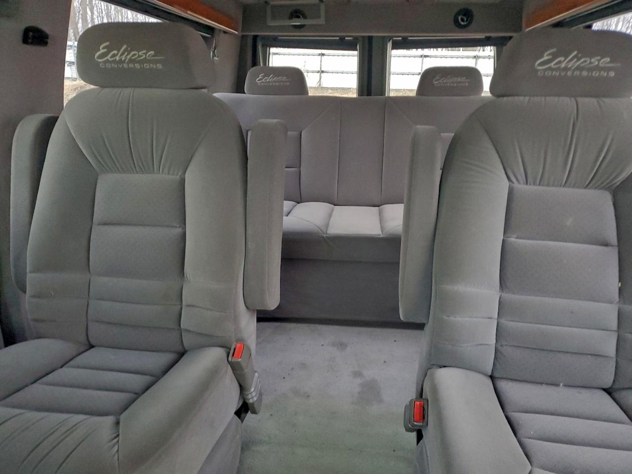 Ford Econoline E150 Van Image 13