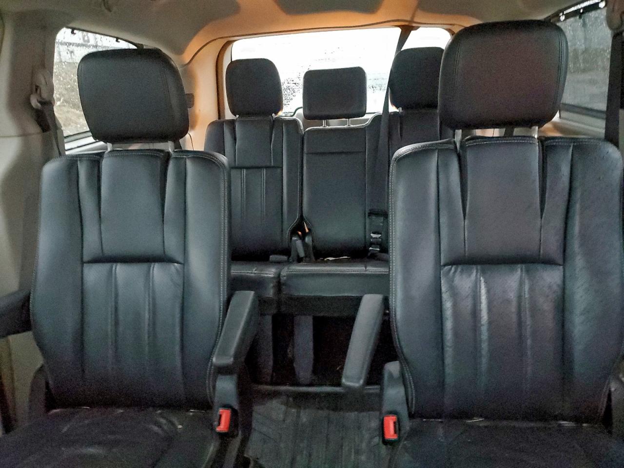 Chrysler Minivan Touring L Image 8