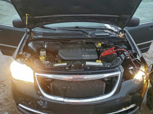 Chrysler Minivan Touring L Image 5