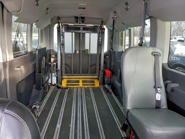 Ford Transit T-350 Image 9