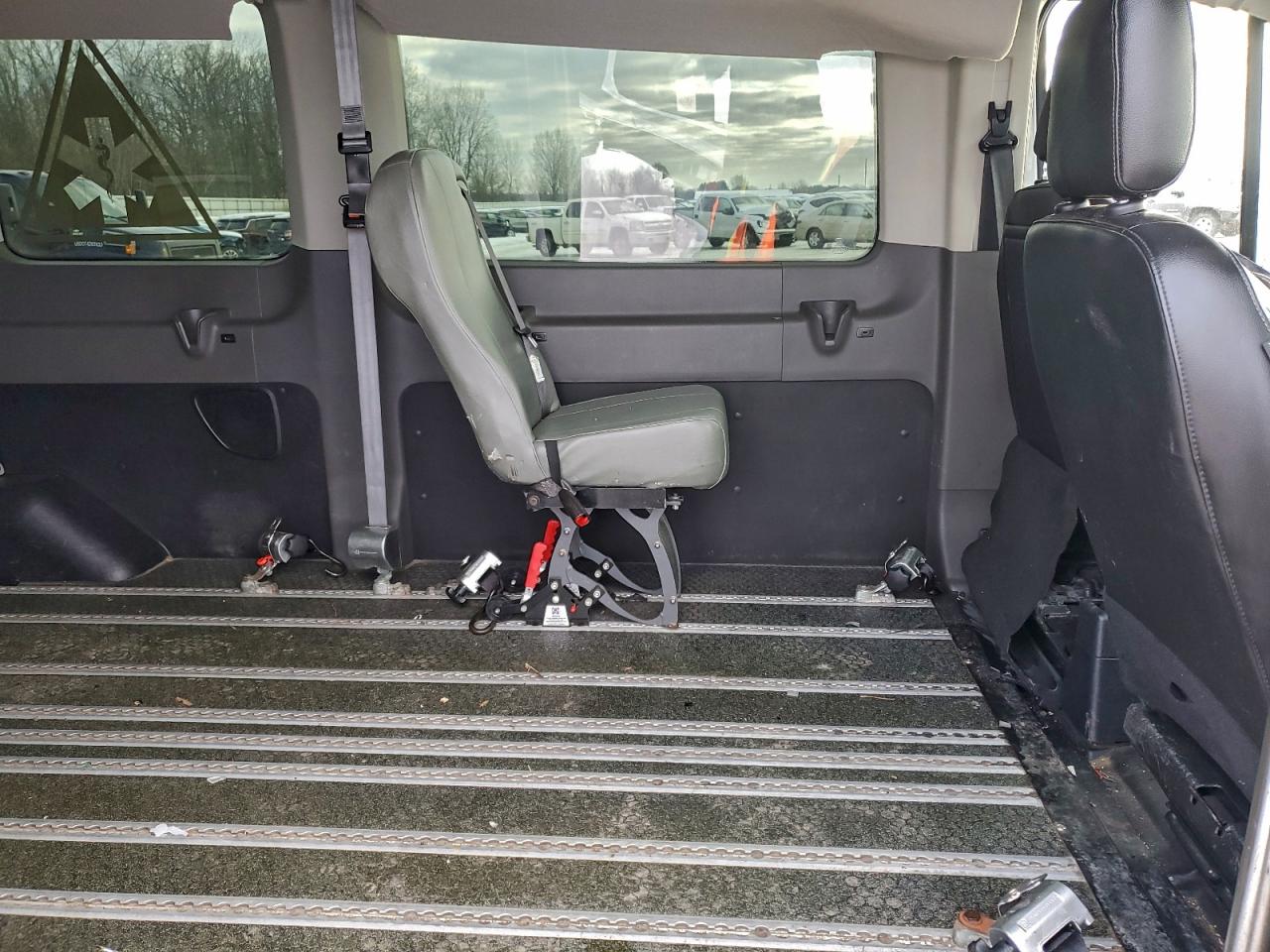 Ford Transit T-350 Image 12