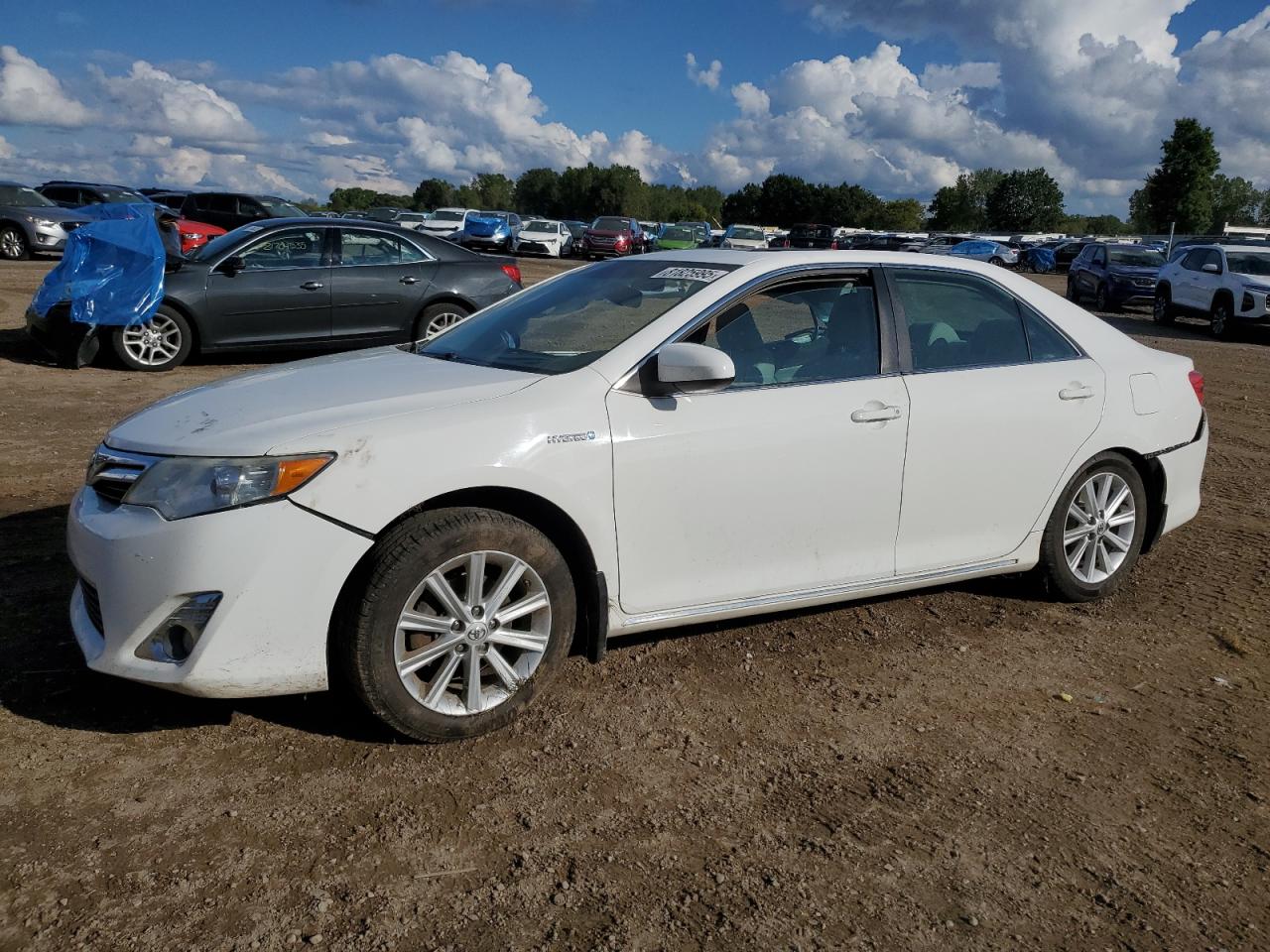 Toyota Camry Hybrid Image 1