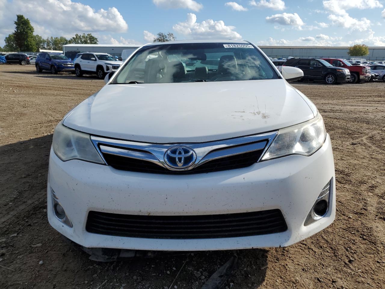Toyota Camry Hybrid Image 12