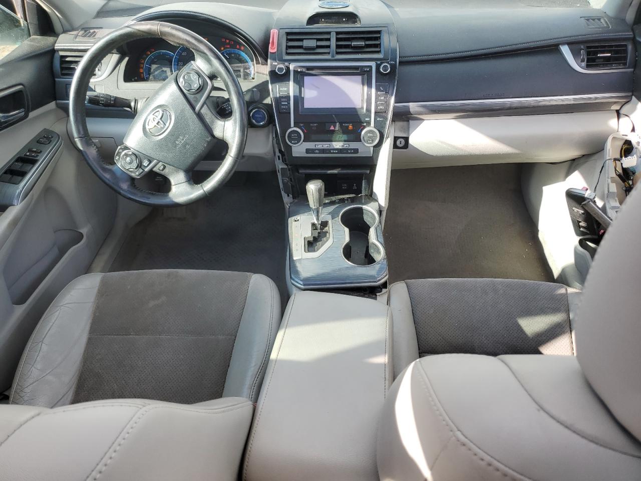 Toyota Camry Hybrid Image 9