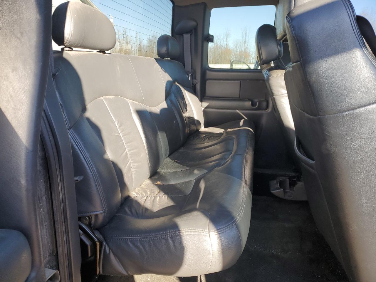 Chevrolet Silverado K2500 Image 9