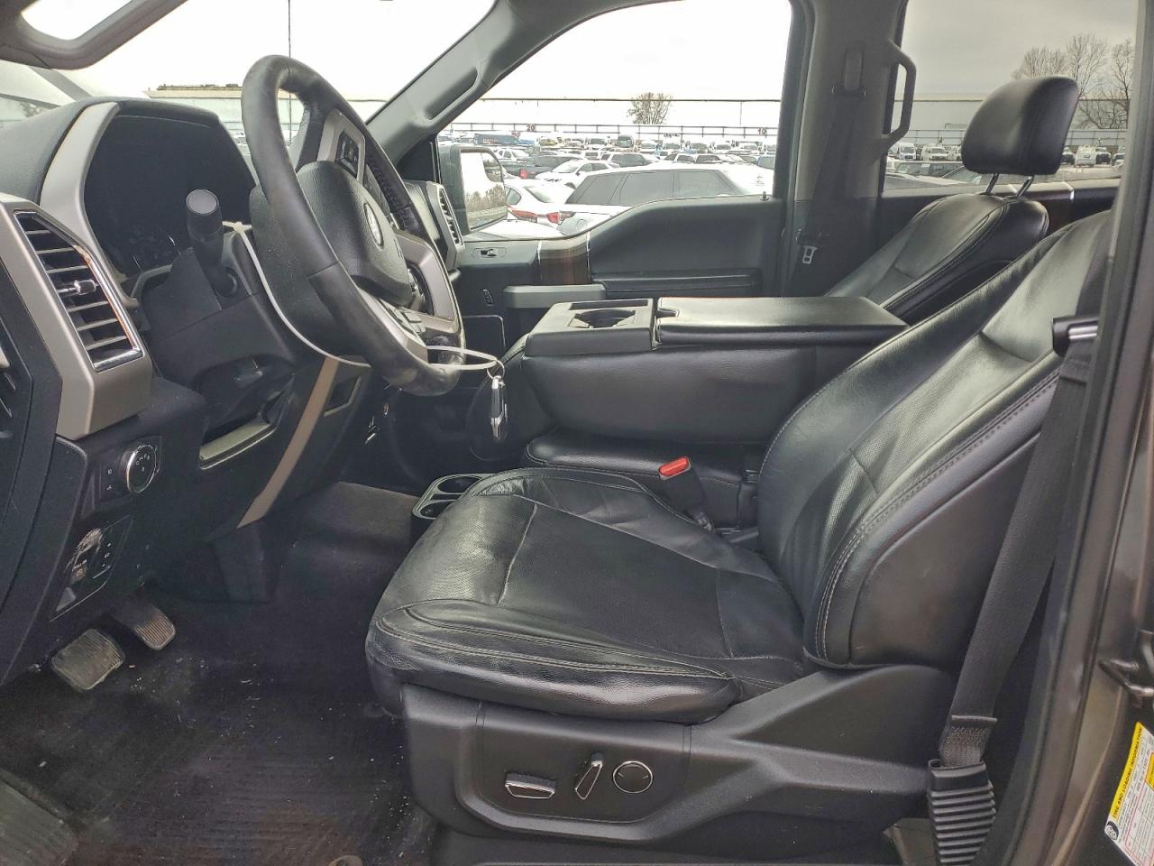 Ford F-150 Supercrew Image 11