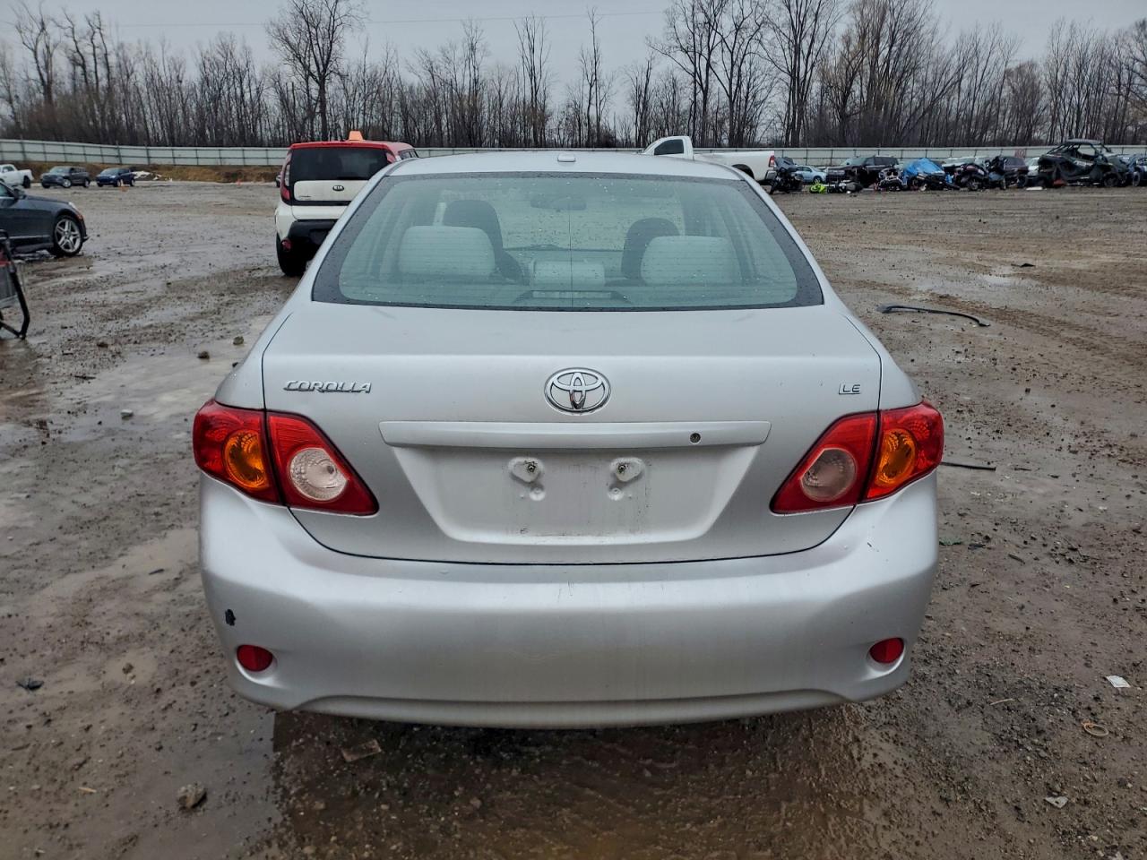 Toyota Corolla Base Image 6