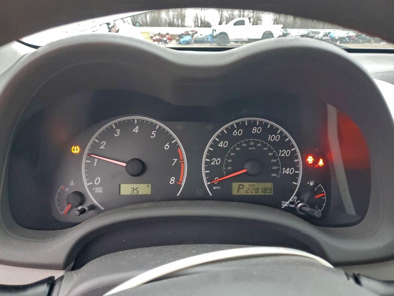 Toyota Corolla Base Image 10