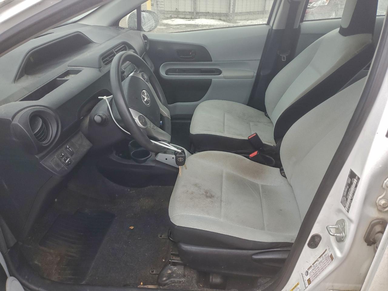 Toyota Prius Image 12