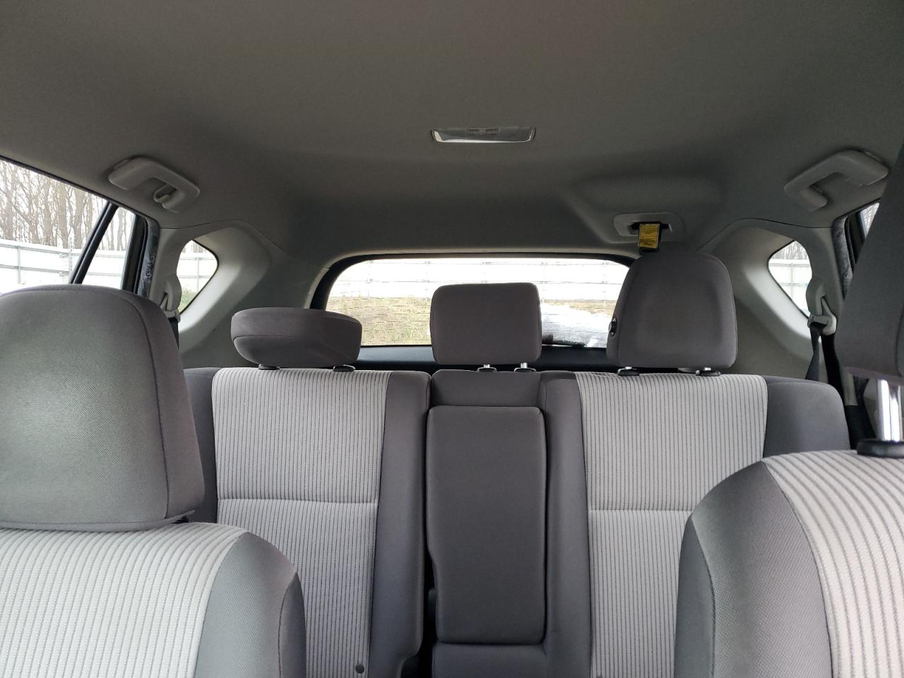 Toyota RAV4 Le Image 11