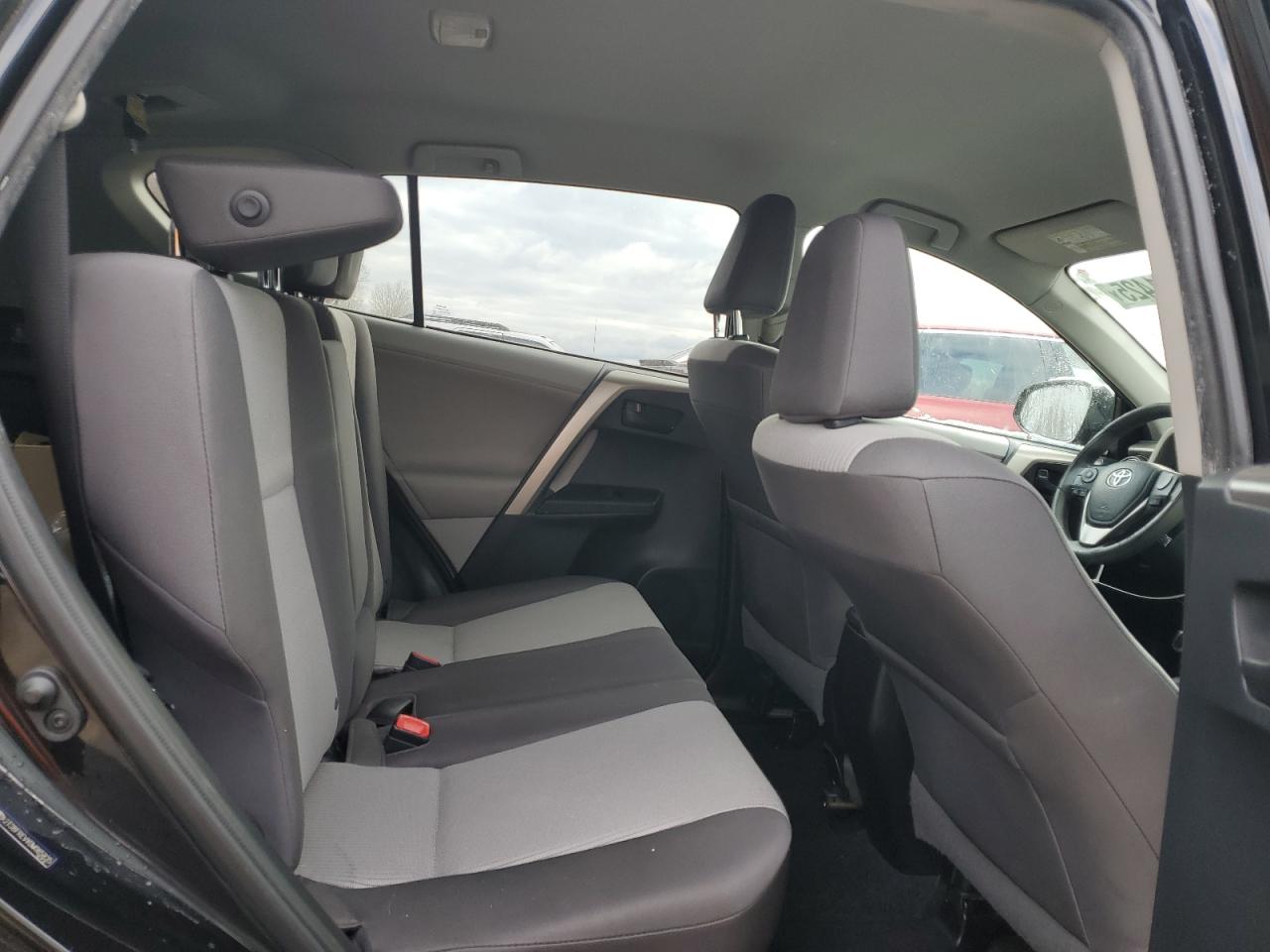 Toyota RAV4 Le Image 6