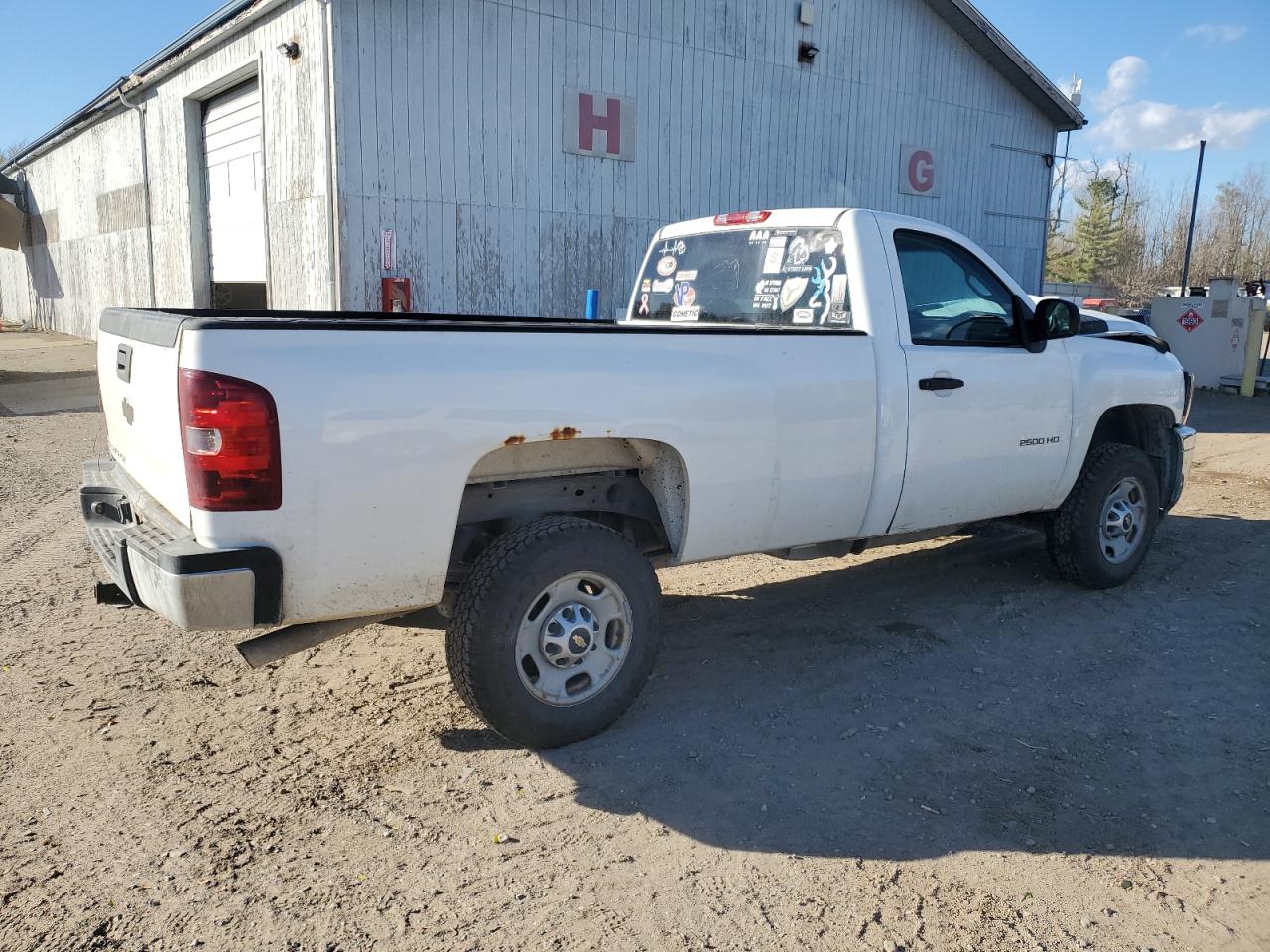 Chevrolet Silverado C2500 Heavy Duty Image 2