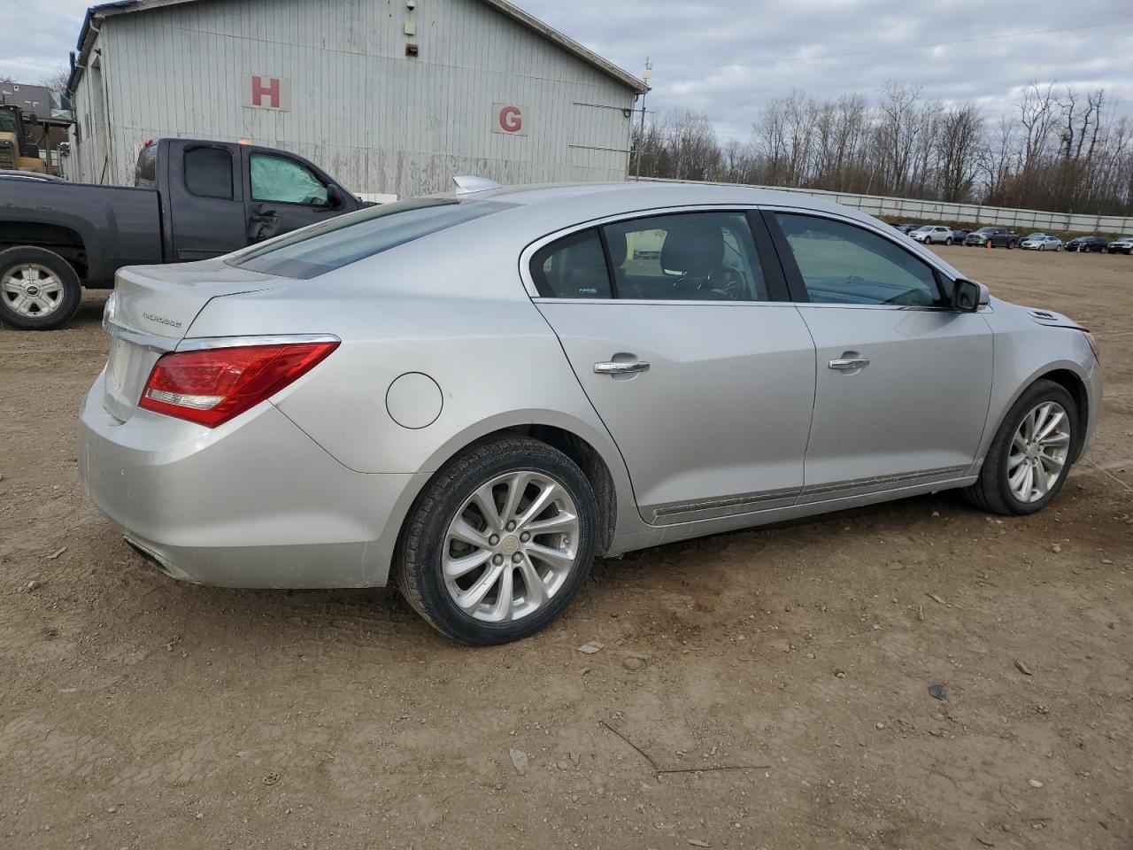 Buick LaCrosse Image 11