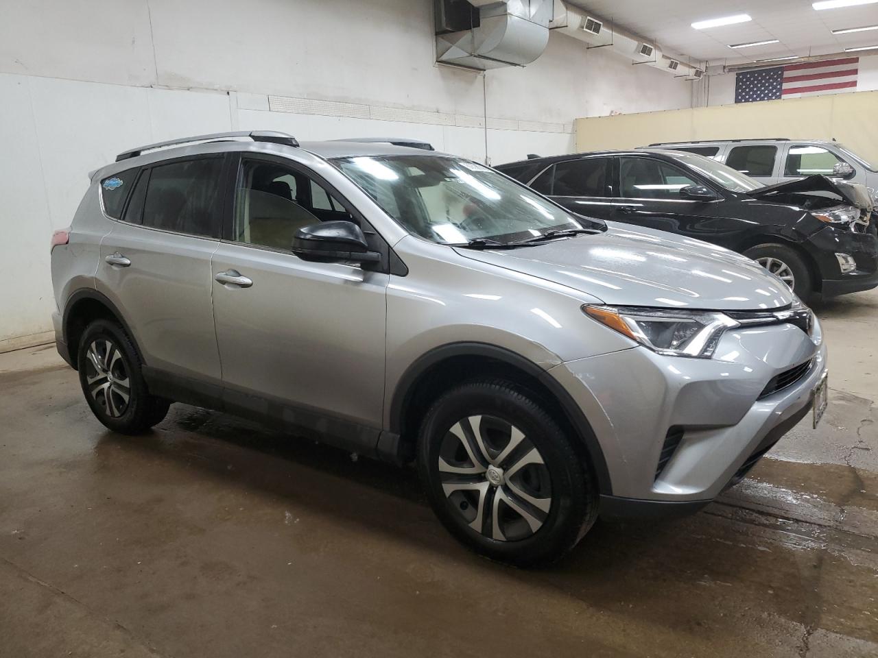 Toyota RAV4 Le Image 13