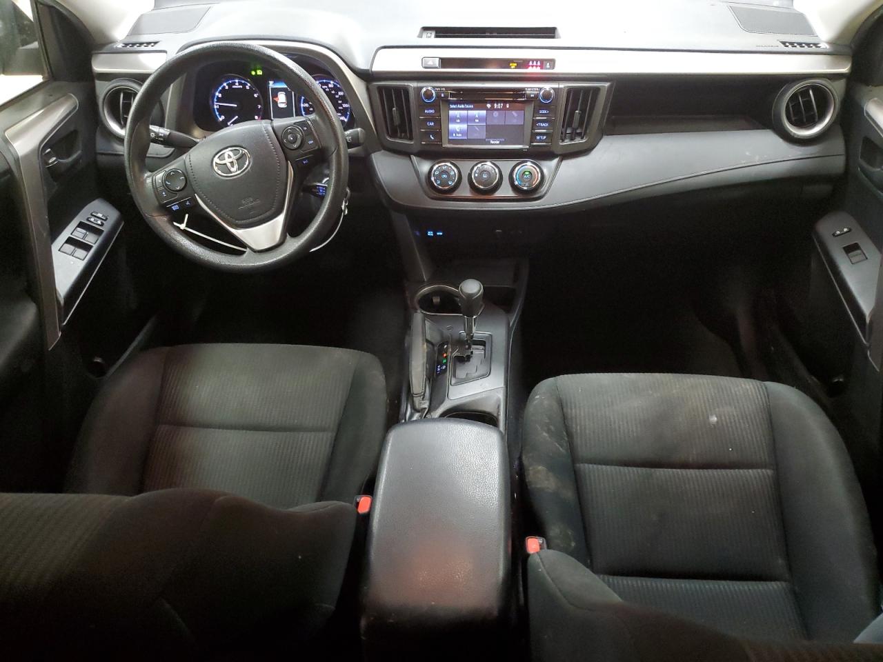 Toyota RAV4 Le Image 6