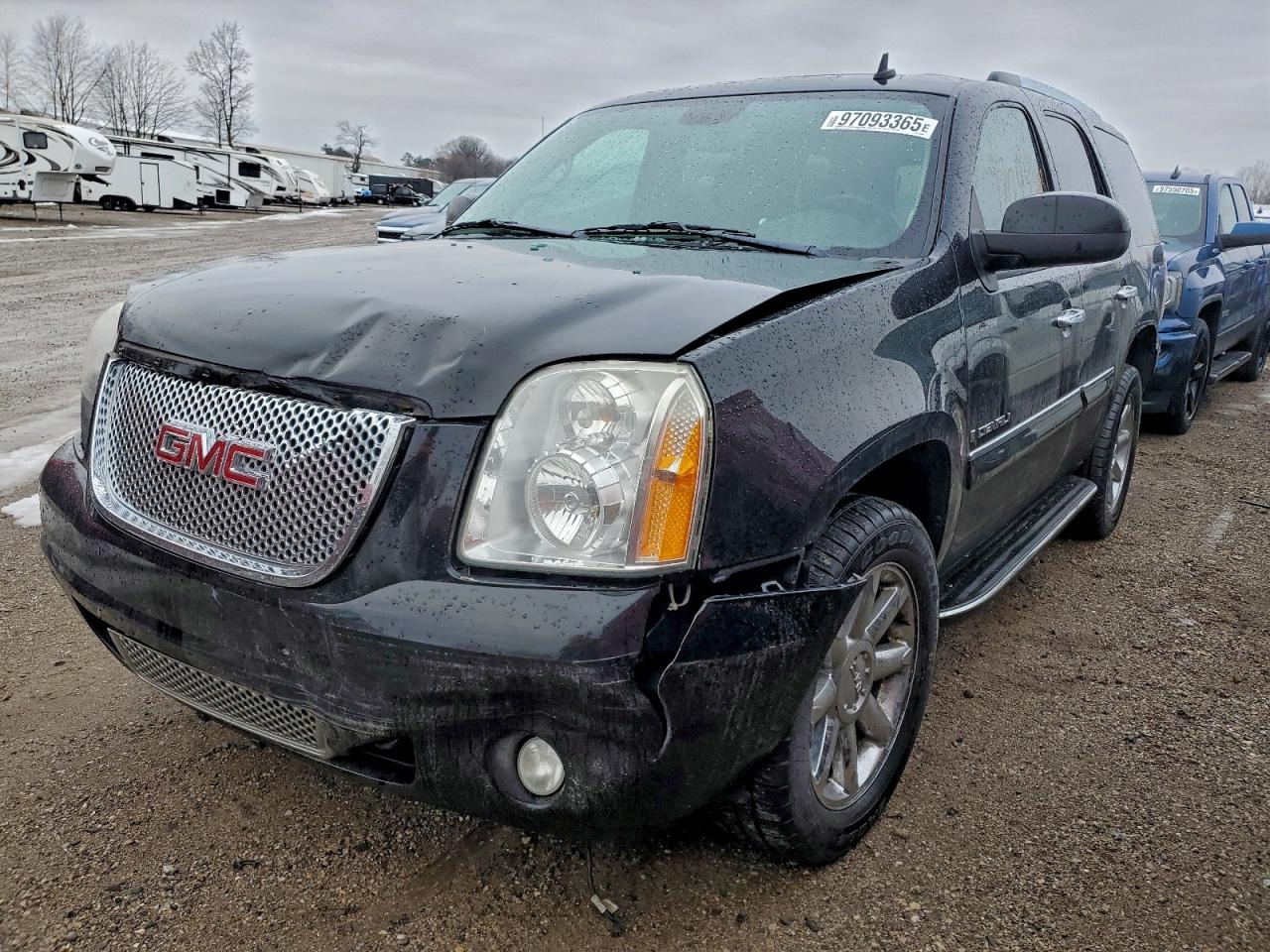 GMC Yukon Denali Image 1
