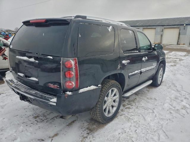 GMC Yukon Denali Image 4