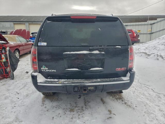 GMC Yukon Denali Image 13