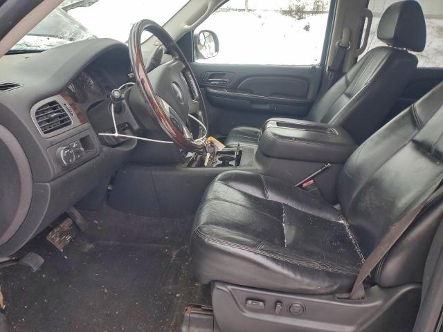 GMC Yukon Denali Image 10