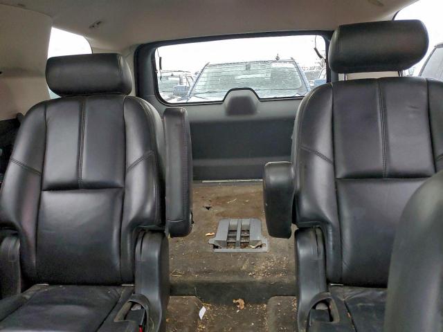 GMC Yukon Denali Image 11