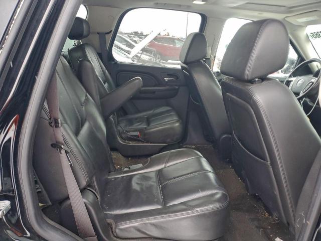 GMC Yukon Denali Image 12